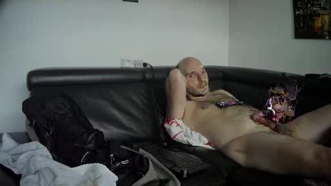 Snapshot of seeebi chatting on December 7, 2:52 pm Sebastian online show from December 7, 2:52 pm