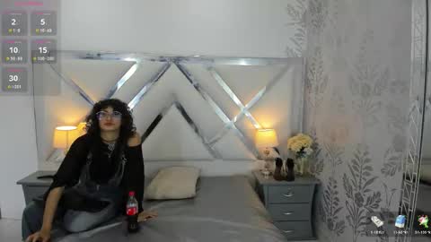 Selena reyess online show from November 22, 7:01 pm