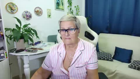 Selenna online show from December 19, 7:20 pm