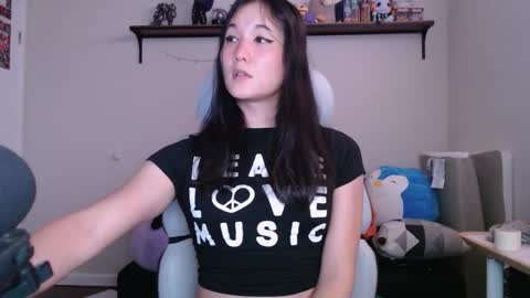 Snapshot of sen_and_sin chatting on October 17, 3:43 am Sen online show from October 17, 3:43 am