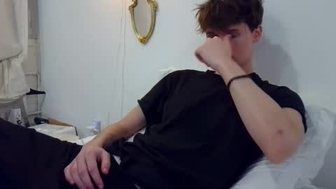 Snapshot of sensualalien chatting on October 27, 1:16 am Cam online show from October 27, 1:16 am