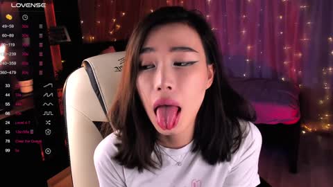 Snapshot of sensualily chatting on December 28, 6:40 pm Kiki online show from December 28, 6:40 pm