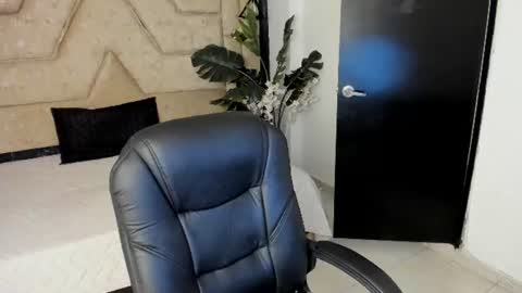 Serene online show from June 16, 1:04 pm
