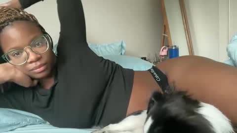 Snapshot of serenitybee chatting on October 27, 3:23 pm Serenity Bee   online show from October 27, 3:23 pm