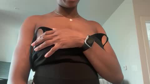 Serenity Bee   online show from May 22, 3:19 pm
