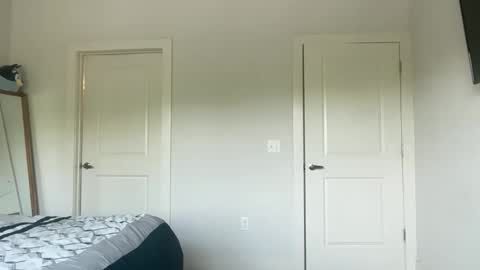 Serenity Bee   online show from April 8, 3:15 pm