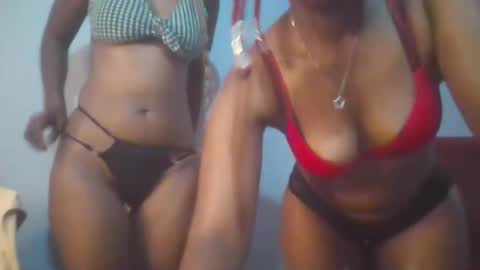 Snapshot of sexie_curvie chatting on March 6, 4:19 am Maggie online show from March 6, 4:19 am