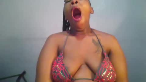 Snapshot of sexie_curvie chatting on October 9, 7:36 am Maggie online show from October 9, 7:36 am