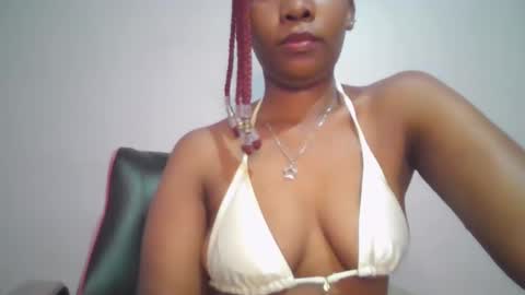 Snapshot of sexie_curvie chatting on March 3, 3:32 pm Maggie online show from March 3, 3:32 pm
