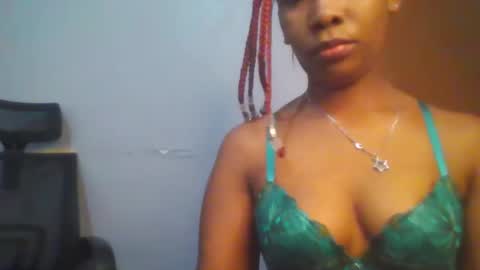 Snapshot of sexie_curvie chatting on February 26, 12:05 pm Maggie online show from February 26, 12:05 pm