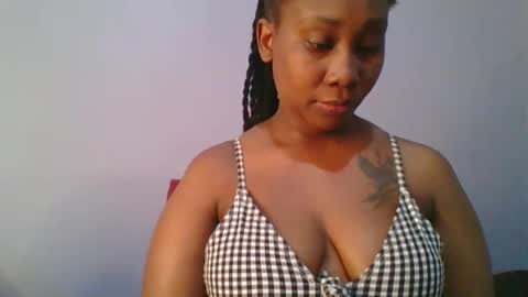 Snapshot of sexie_curvie chatting on September 13, 7:44 am Maggie online show from September 13, 7:44 am