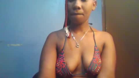 Snapshot of sexie_curvie chatting on February 25, 4:03 am Maggie online show from February 25, 4:03 am