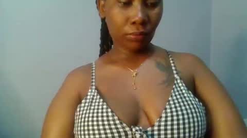 Snapshot of sexie_curvie chatting on September 10, 4:46 am Maggie online show from September 10, 4:46 am