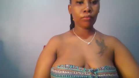 Snapshot of sexie_curvie chatting on September 22, 4:27 am Maggie online show from September 22, 4:27 am
