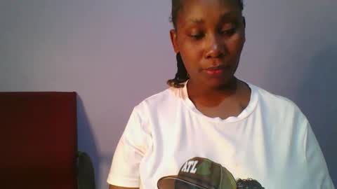 Snapshot of sexie_curvie chatting on September 14, 5:25 pm Maggie online show from September 14, 5:25 pm