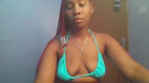 Snapshot of sexie_curvie chatting on February 25, 11:43 am Maggie online show from February 25, 11:43 am