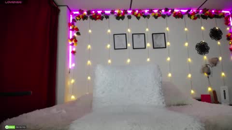 Lili online show from April 14, 6:44 pm