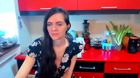 sexqueen1111 online show from March 4, 6:37 am