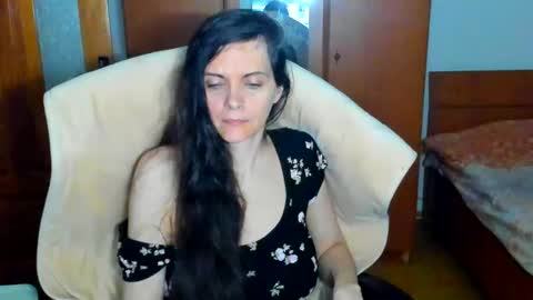 sexqueen1111 online show from October 17, 7:45 am