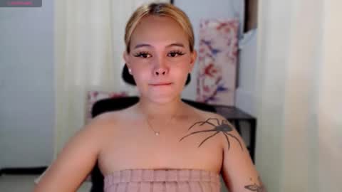 sexxxy_caroline online show from May 3, 9:04 am
