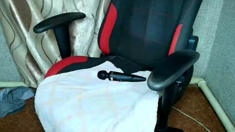 Jessica  Face only in pvt or in snapchat Dont ask more.... online show from October 21, 7:39 pm