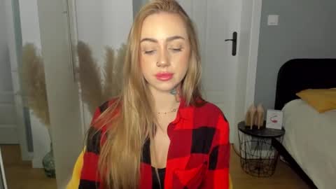 C o r a l i e online show from April 22, 1:51 pm