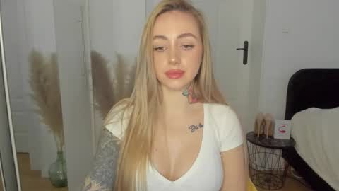 Snapshot of sexy_coralie chatting on February 27, 4:10 pm C o r a l i e online show from February 27, 4:10 pm