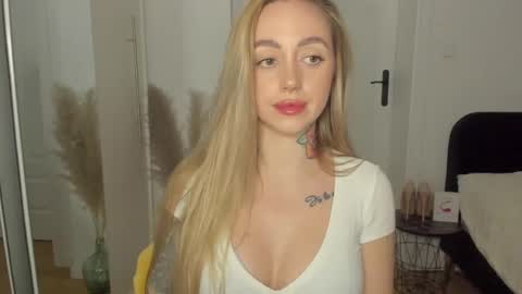 Snapshot of sexy_coralie chatting on March 9, 7:26 pm C o r a l i e online show from March 9, 7:26 pm