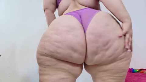 Snapshot of sexy_curvi chatting on February 27, 6:53 pm karla           instagram  online show from February 27, 6:53 pm