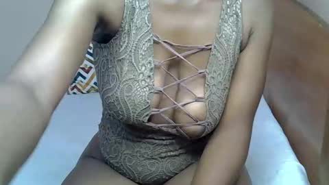 Ellahh online show from February 3, 9:02 am