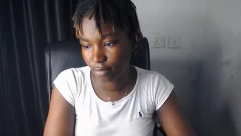 Snapshot of sexy_juicypussy1 chatting on October 22, 11:06 pm Hot Jasmine online show from October 22, 11:06 pm