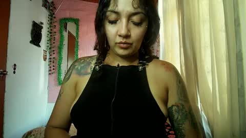sexy lolas online show from April 2, 10:38 pm