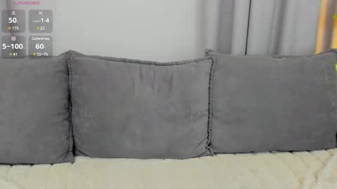 Snapshot of sexyangeloux chatting on February 25, 11:37 pm Lou online show from February 25, 11:37 pm