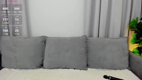 Snapshot of sexyangeloux chatting on February 22, 7:36 pm Lou online show from February 22, 7:36 pm