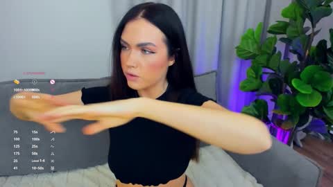 Snapshot of sexyangeloux chatting on October 1, 8:52 pm Lou online show from October 1, 8:52 pm