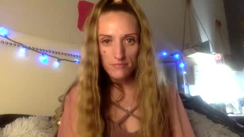 Snapshot of sexycanilla91 chatting on December 2, 6:13 am KendalLove317 online show from December 2, 6:13 am