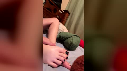 sexyfeet2422 online show from January 16, 2:09 am