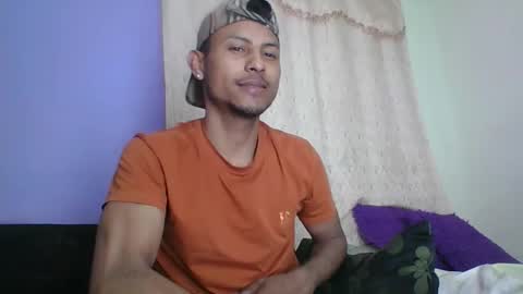 Snapshot of sexyleon69 chatting on September 12, 9:22 am Sexy leon online show from September 12, 9:22 am