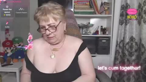 sexylynette4u online show from June 15, 9:12 am