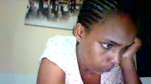 Snapshot of sexyqueen3457132 chatting on October 20, 7:19 pm DOVY ACHIENG online show from October 20, 7:19 pm