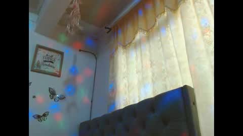 Venus Independent Model online show from October 17, 6:45 pm