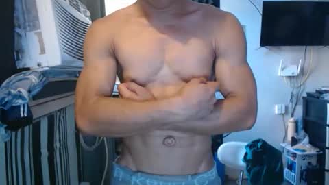 sexystrongcum online show from April 6, 7:31 am