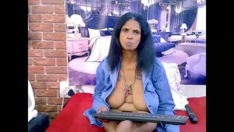 sexyva4u2luv online show from May 23, 6:20 am