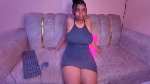 sexyyred_ online show from December 5, 1:31 am