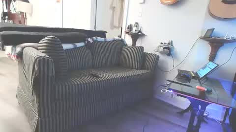 CD    Jeanne online show from September 23, 8:08 am