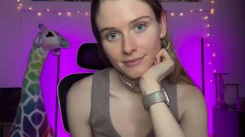 Snapshot of shadebabe chatting on December 7, 11:01 am shadebabe online show from December 7, 11:01 am