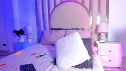 Shaina online show from November 22, 8:40 pm