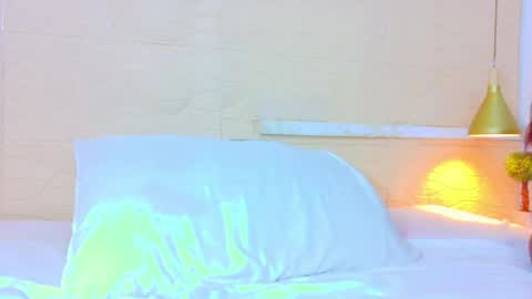 Catalina online show from April 18, 7:58 pm