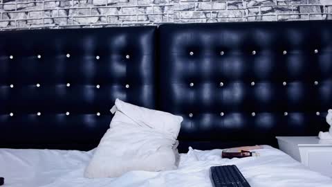 Snapshot of shamira_moore chatting on January 19, 4:46 pm Catalina online show from January 19, 4:46 pm