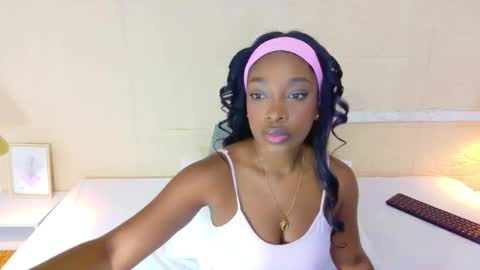 Snapshot of shamira_moore chatting on October 21, 8:34 pm Catalina online show from October 21, 8:34 pm